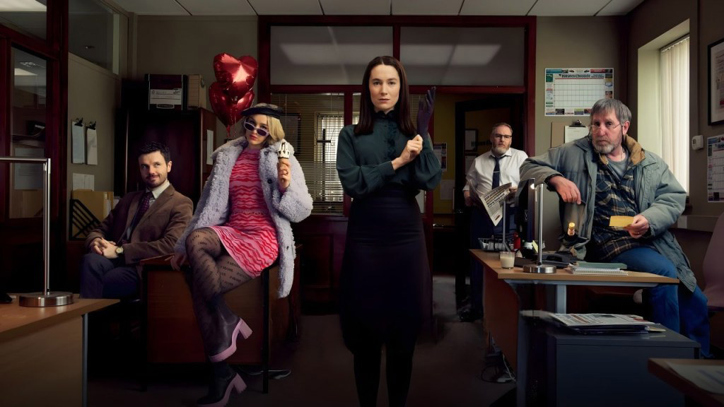 Julianne Moore's Siren: A New Dark Comedy Series On Netflix Julianne Moore's Siren: A New Dark Comedy Series On Netflix