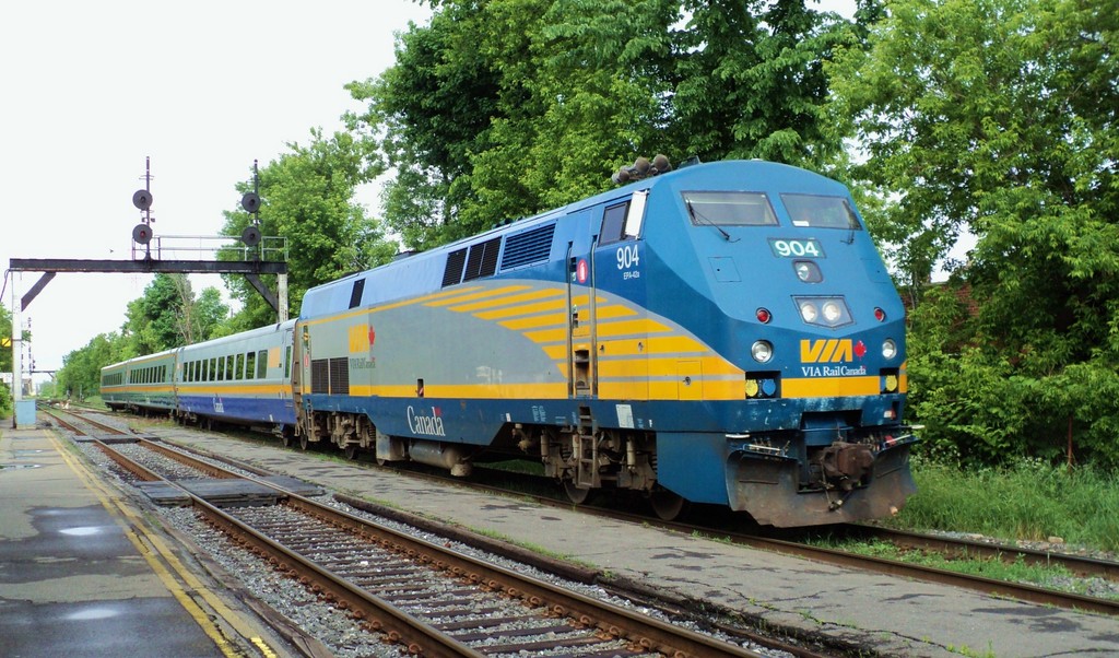 Kashmir Gets Connected: First Train To Arrive Via New Rail Link Kashmir Gets Connected: First Train To Arrive Via New Rail Link