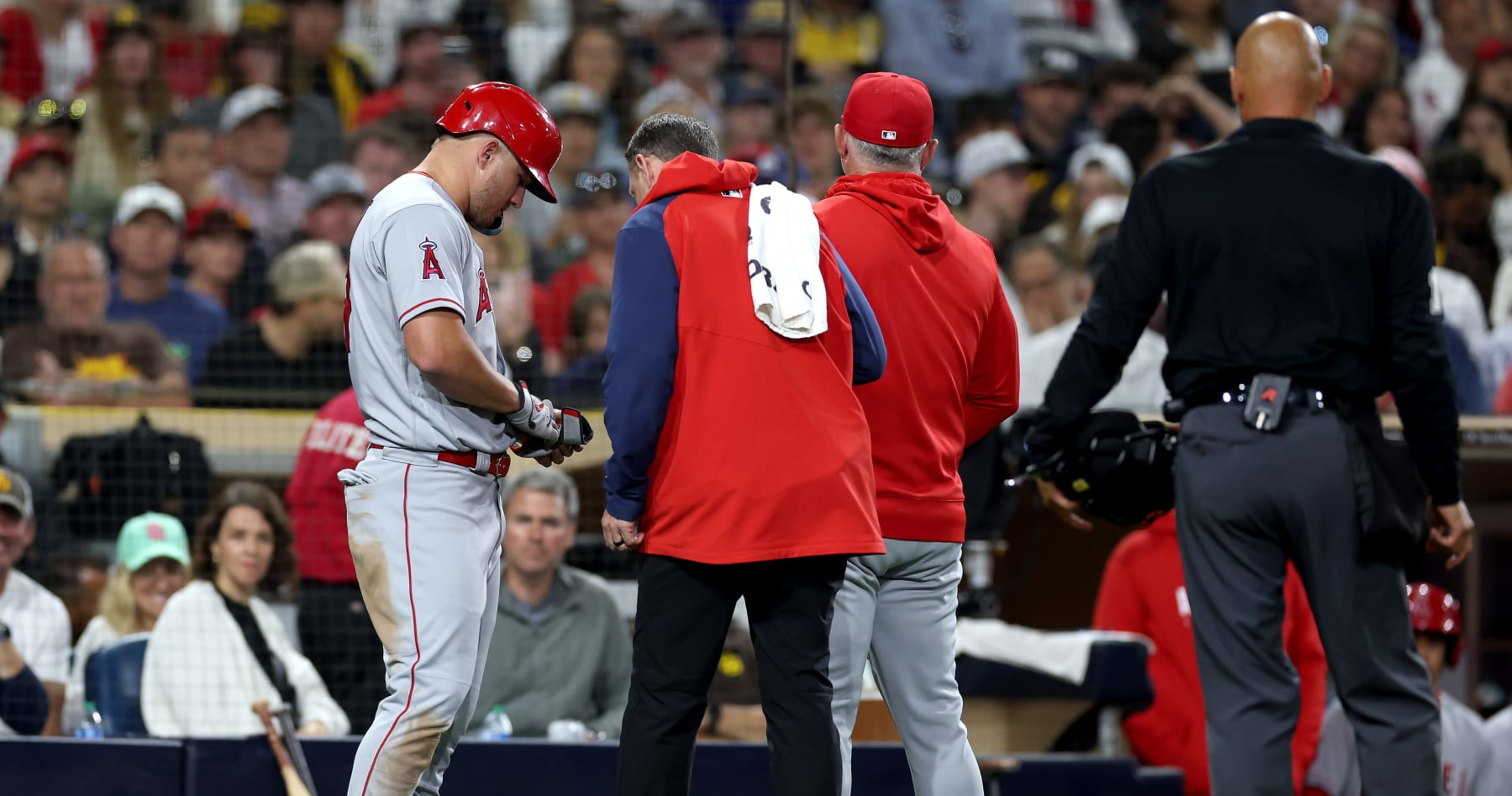 Knee Injury Forces Mike Trout Out; Angels Extend Losing Streak To Five Knee Injury Forces Mike Trout Out; Angels Extend Losing Streak To Five