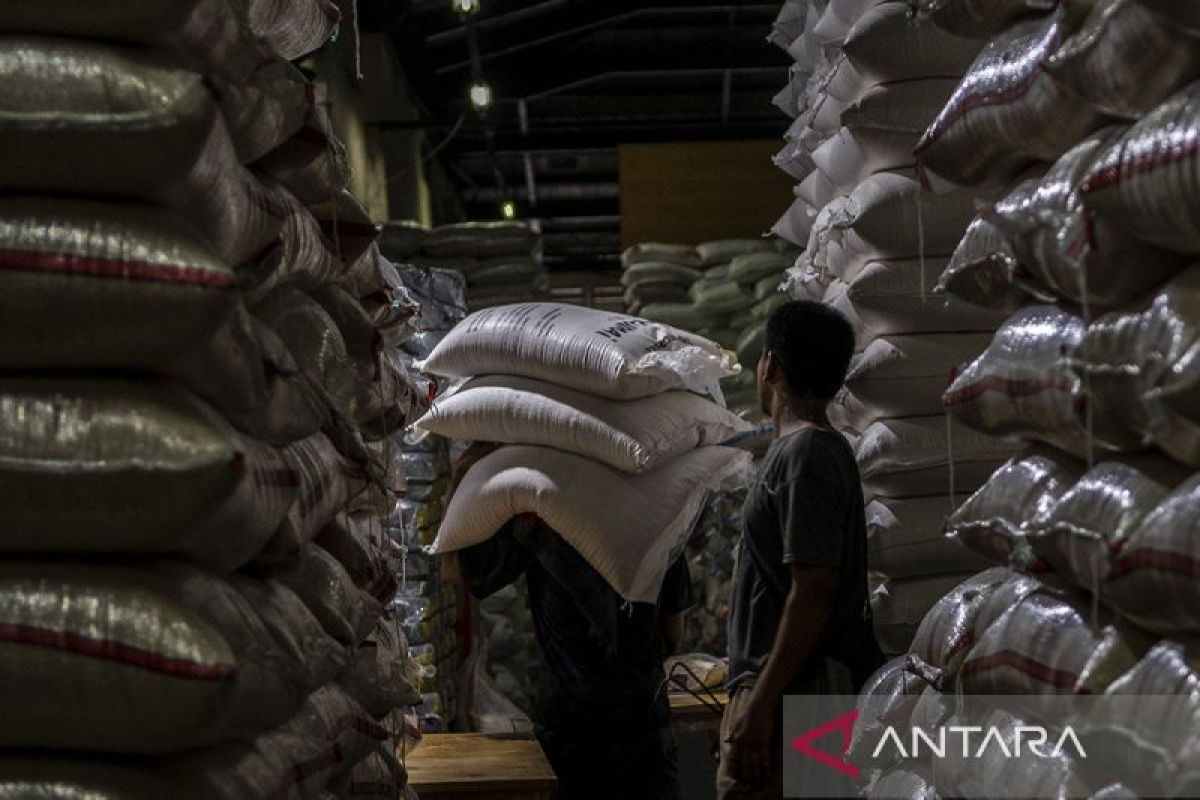 Koster Minta BPS Tak Masukkan Canang Sebagai Komoditas Inflasi Koster Minta BPS Tak Masukkan Canang Sebagai Komoditas Inflasi