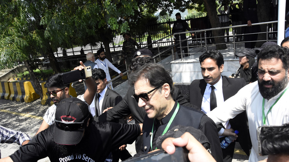 کراچی پولیس چیف کا ارمغان کیس میں نااہلی کا اعتراف کراچی پولیس چیف کا ارمغان کیس میں نااہلی کا اعتراف