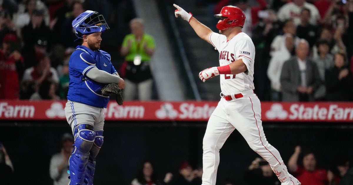 Kyren Pari's Late Homer Powers Angels To Rain-Soaked Victory Over White Sox Kyren Pari's Late Homer Powers Angels To Rain-Soaked Victory Over White Sox