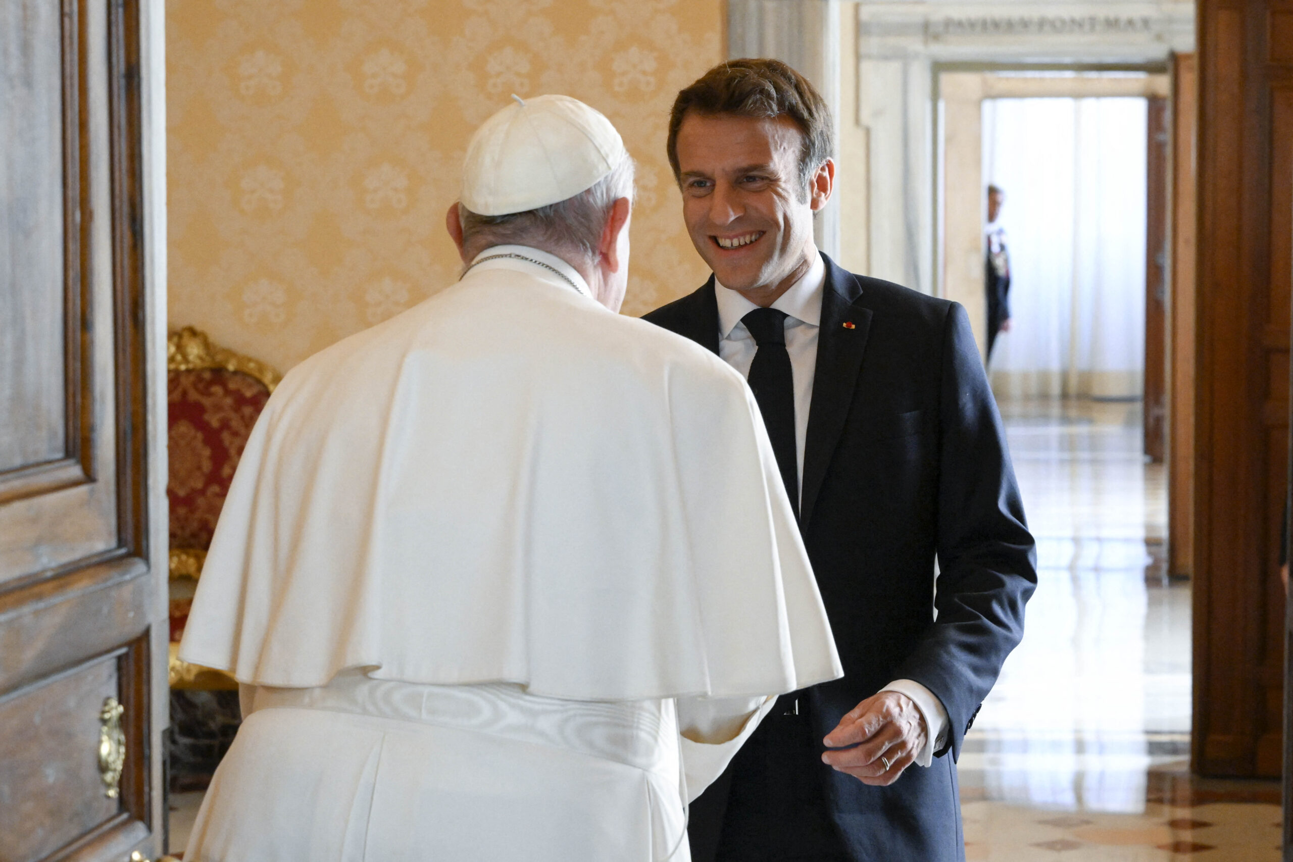 L'Incident Trump-Macron Au Vatican: Analyse D'une Rencontre Tendue L'Incident Trump-Macron Au Vatican: Analyse D'une Rencontre Tendue