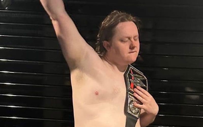 La Aparición De Lewis Capaldi En WWE SmackDown Tras Superar Problemas De Salud La Aparición De Lewis Capaldi En WWE SmackDown Tras Superar Problemas De Salud