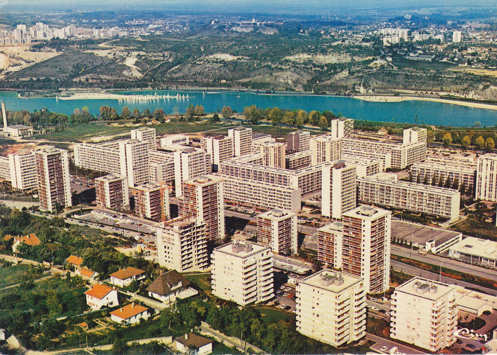 Lac Kir, Dijon: Violente Agression De Trois Hommes Lac Kir, Dijon: Violente Agression De Trois Hommes