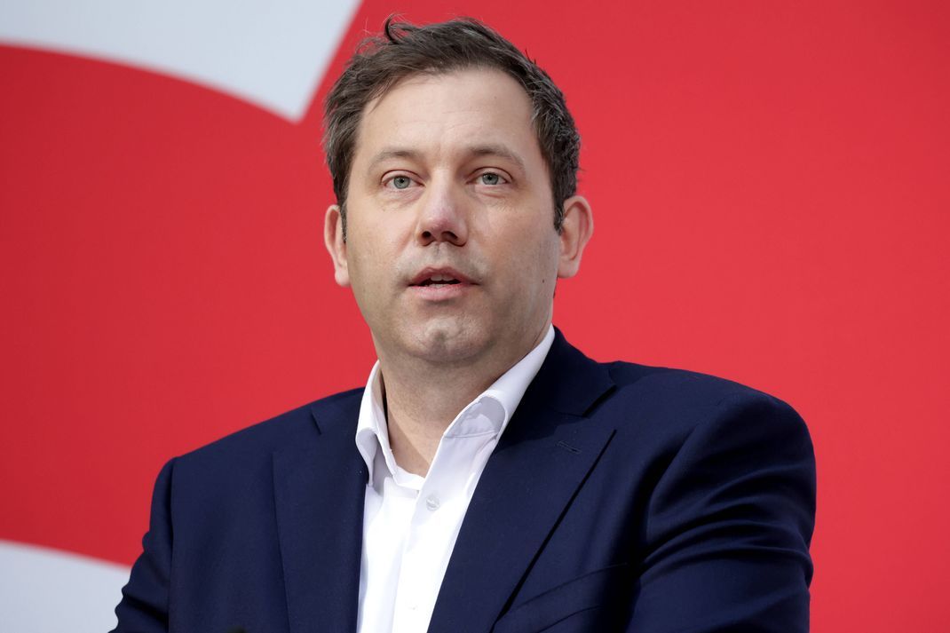 Lars Klingbeil: Neuer Vorsitzender Der SPD-Bundestagsfraktion Lars Klingbeil: Neuer Vorsitzender Der SPD-Bundestagsfraktion