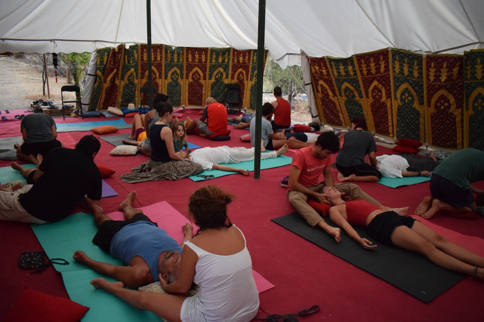 Laura Keller Em Retiro De Tantra Yoga: Fotos De Biquini Laura Keller Em Retiro De Tantra Yoga: Fotos De Biquini