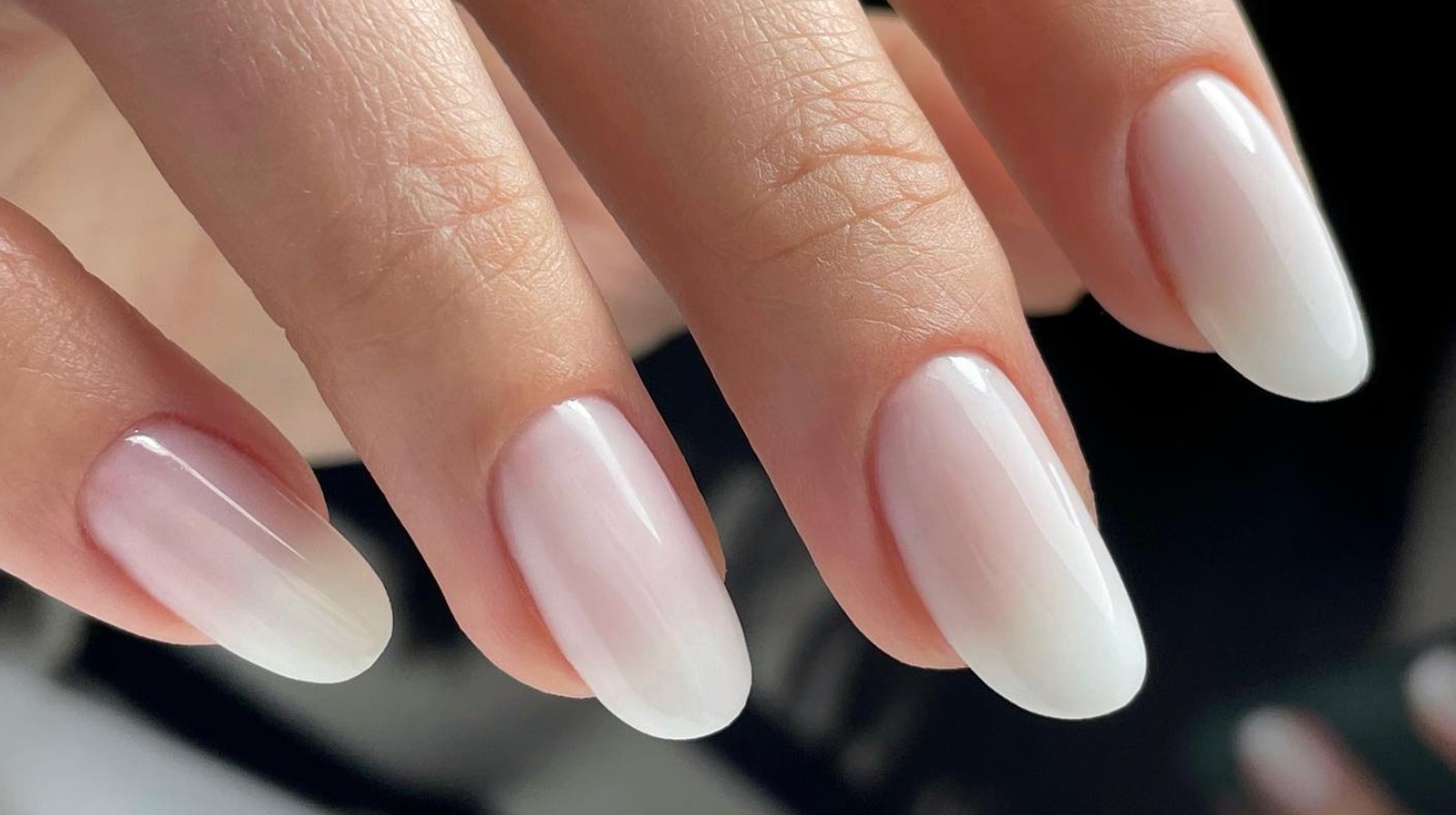 Lavender Milk Nails: Ein Trend, Der Ruhe Ausstrahlt Lavender Milk Nails: Ein Trend, Der Ruhe Ausstrahlt