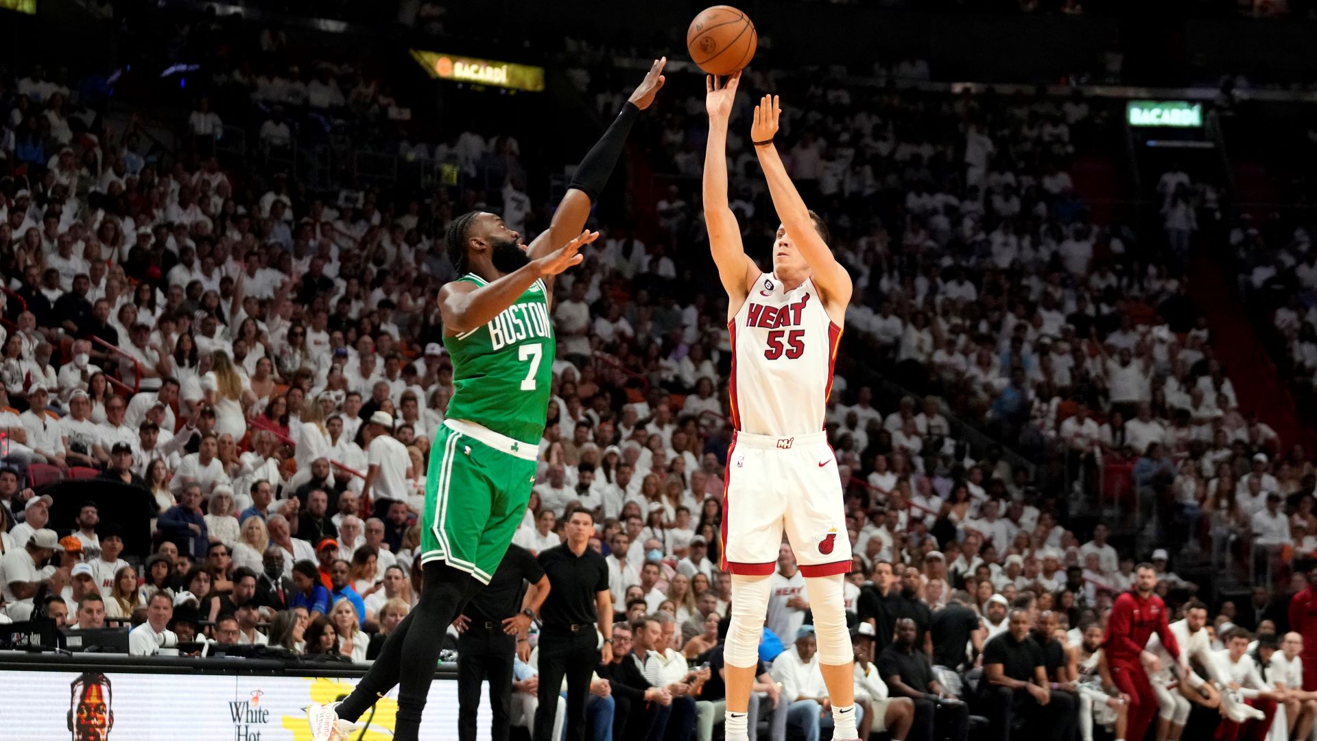 LeBron Vs. Jordan: Jaylen Brown Highlights Key Difference LeBron Vs. Jordan: Jaylen Brown Highlights Key Difference