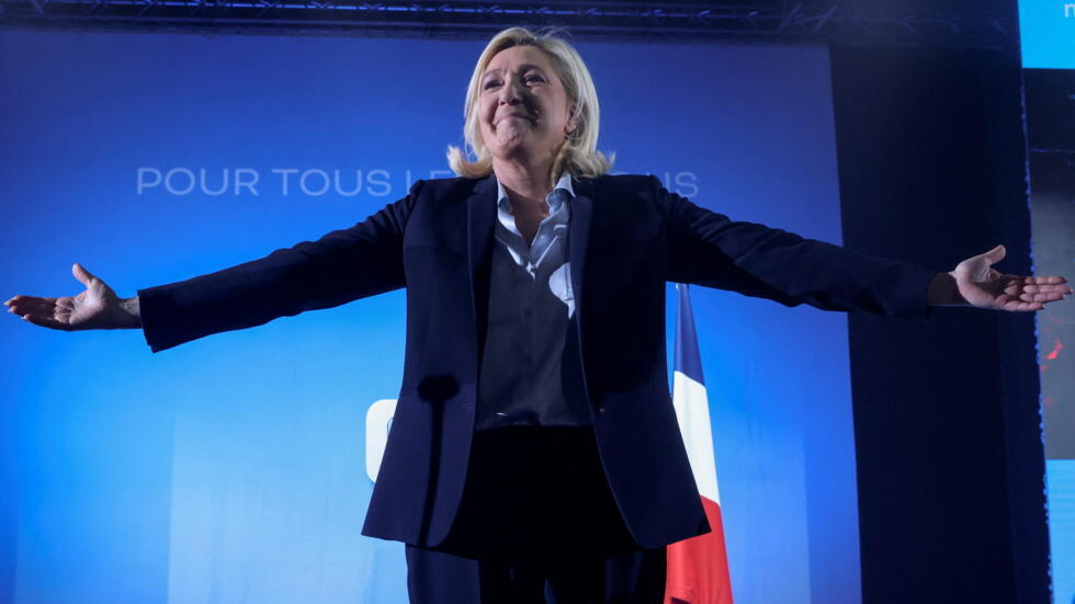 Le Pen Denounces Witch Hunt At Paris Rally Le Pen Denounces Witch Hunt At Paris Rally