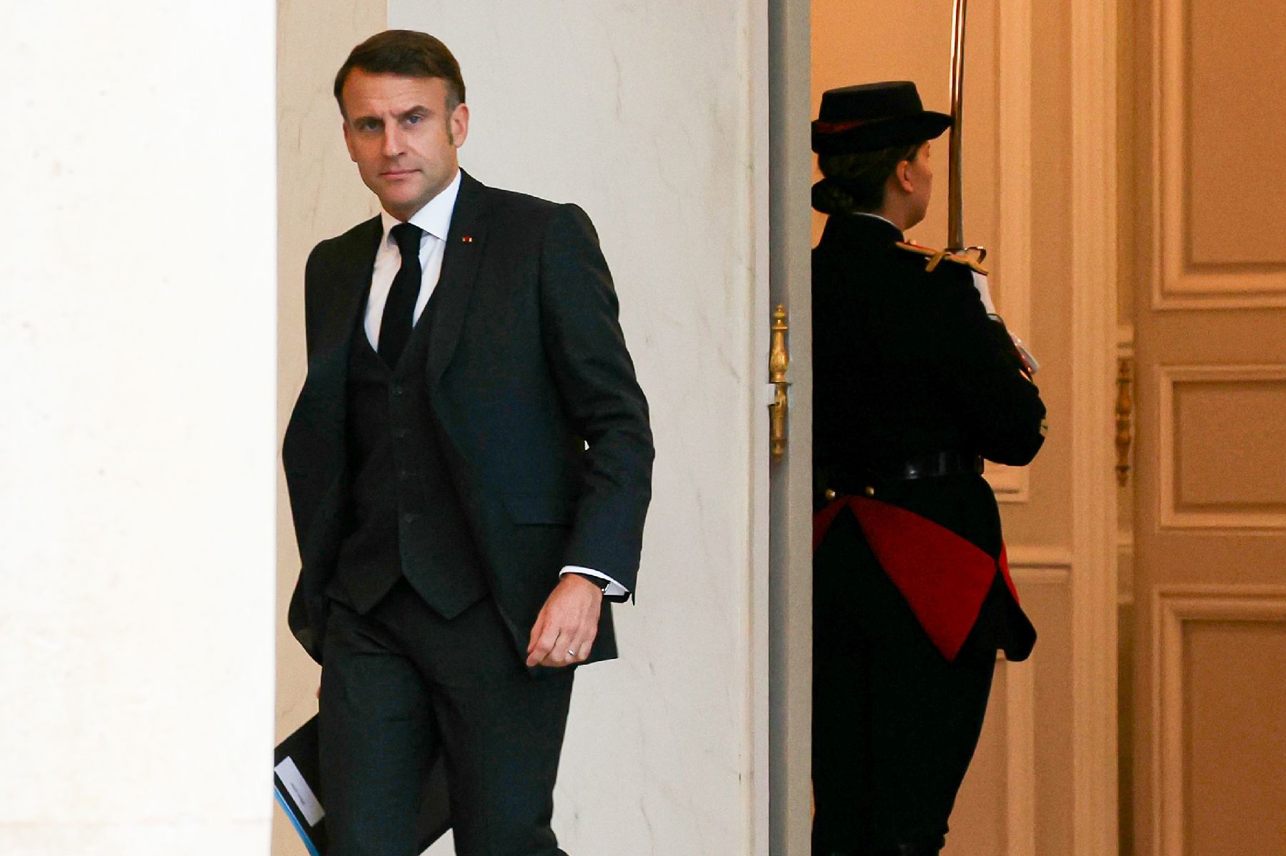 Le Premier Ministre Français Et Le Manque De Transparence Dans Les Décisions De Défense Le Premier Ministre Français Et Le Manque De Transparence Dans Les Décisions De Défense