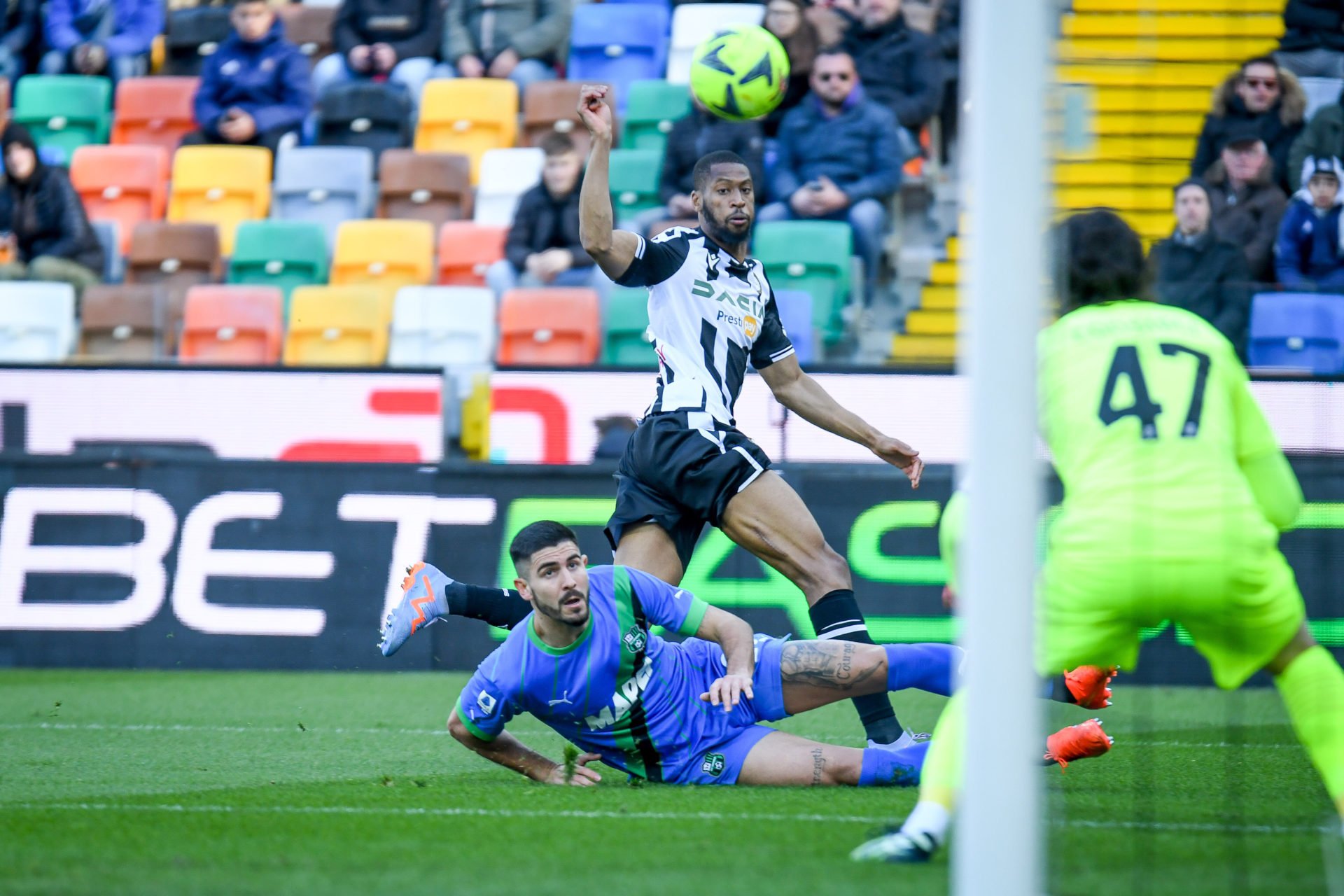 Leeds Reclaim Championship Top Spot Thanks To Tottenham Loanee Leeds Reclaim Championship Top Spot Thanks To Tottenham Loanee
