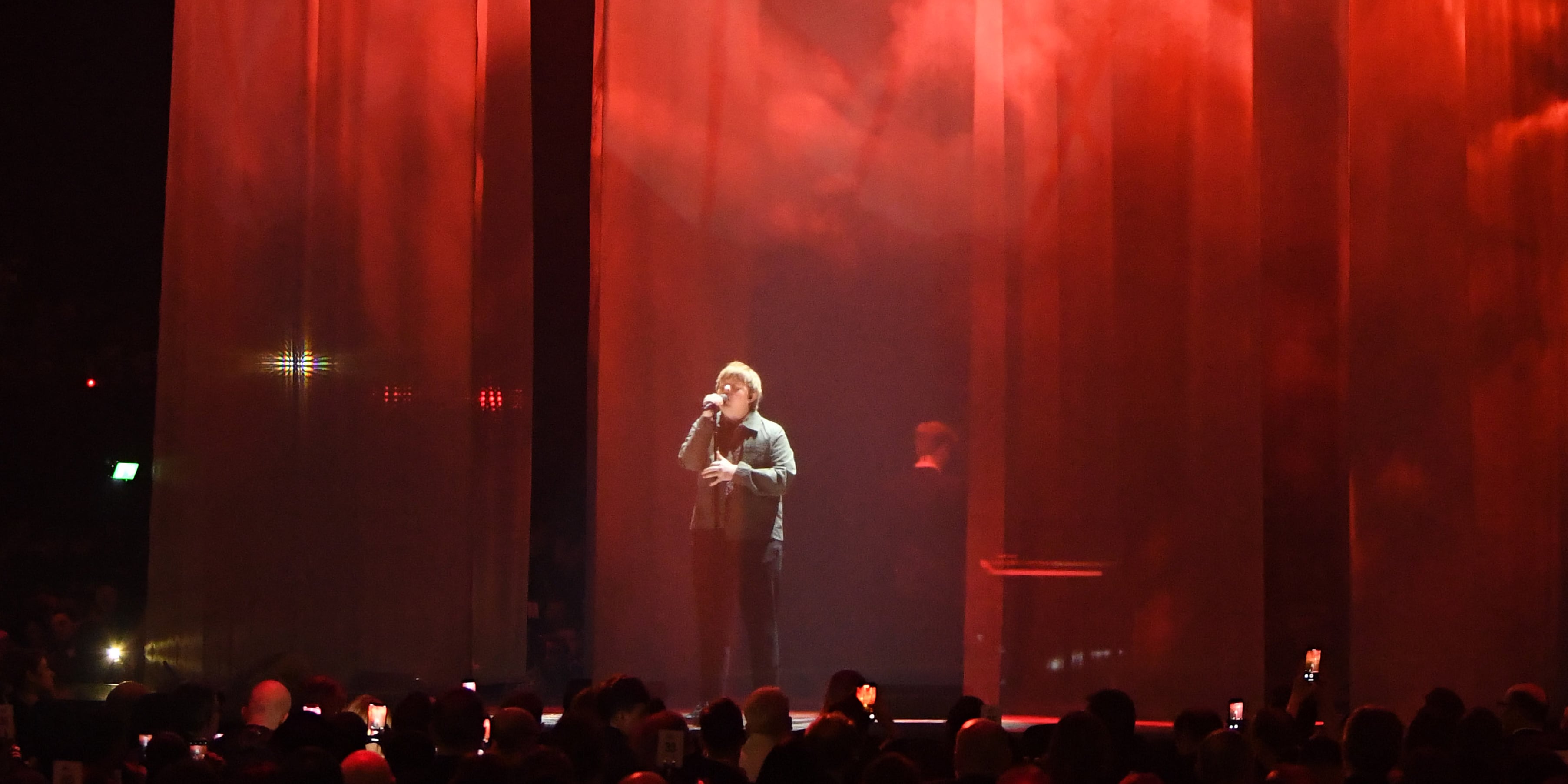 Lewis Capaldi Makes Surprise Live Performance Comeback At Charity Gig Lewis Capaldi Makes Surprise Live Performance Comeback At Charity Gig