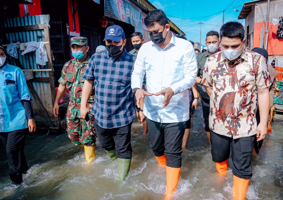 Lindungi Warga Pesisir: DPR Dukung Pembangunan Tembok Laut Raksasa Lindungi Warga Pesisir: DPR Dukung Pembangunan Tembok Laut Raksasa