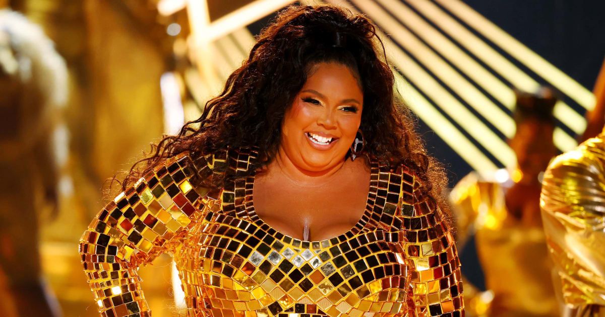Lizzo Opens Up About Her Weight Loss: A Look At Her Methods Lizzo Opens Up About Her Weight Loss: A Look At Her Methods