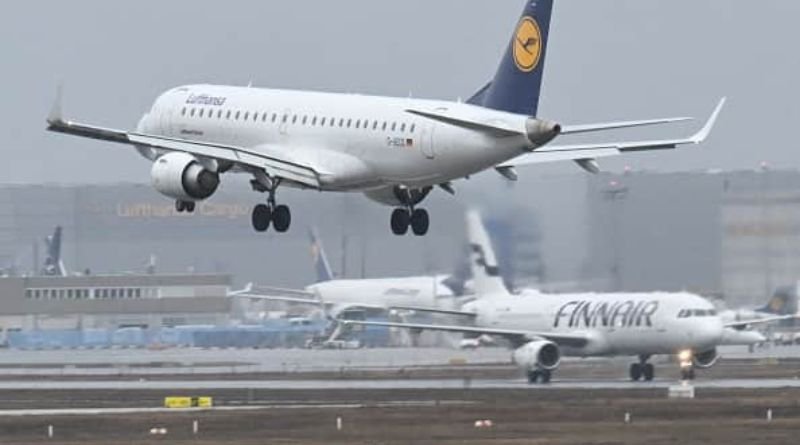 Lufthansa Co-pilot Fainting Incident: Flight Flies Without Pilot For 10 Minutes Lufthansa Co-pilot Fainting Incident: Flight Flies Without Pilot For 10 Minutes