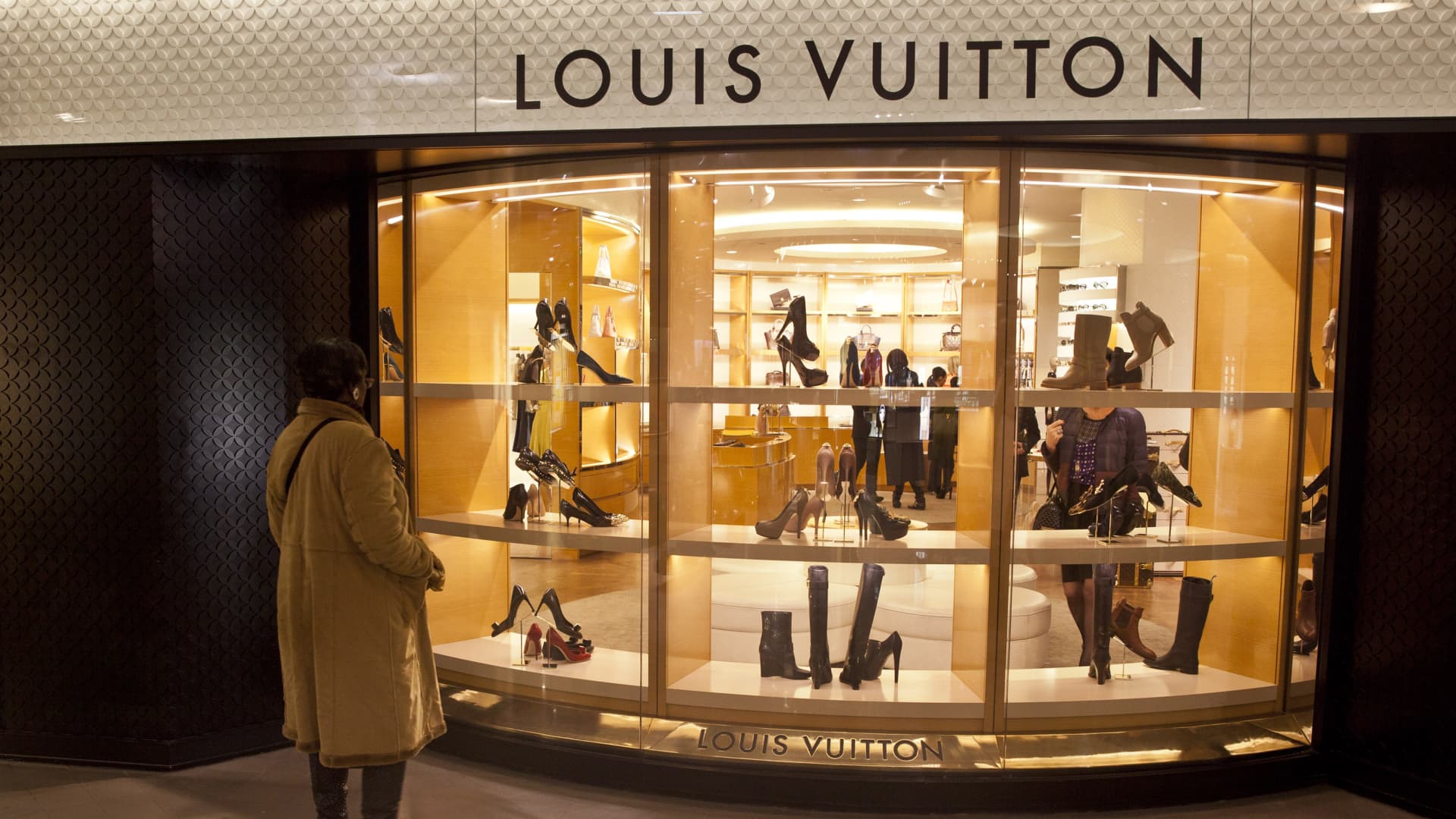 LVMH Q1 Sales Miss Expectations, Shares Drop 8.2% LVMH Q1 Sales Miss Expectations, Shares Drop 8.2%