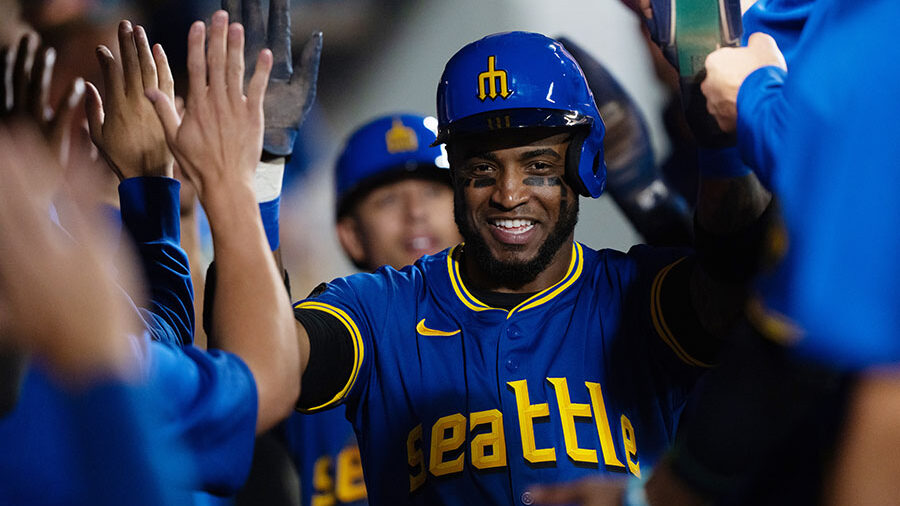 Mariner Victor Robles Injured After Spectacular Catch In Giants Game Mariner Victor Robles Injured After Spectacular Catch In Giants Game