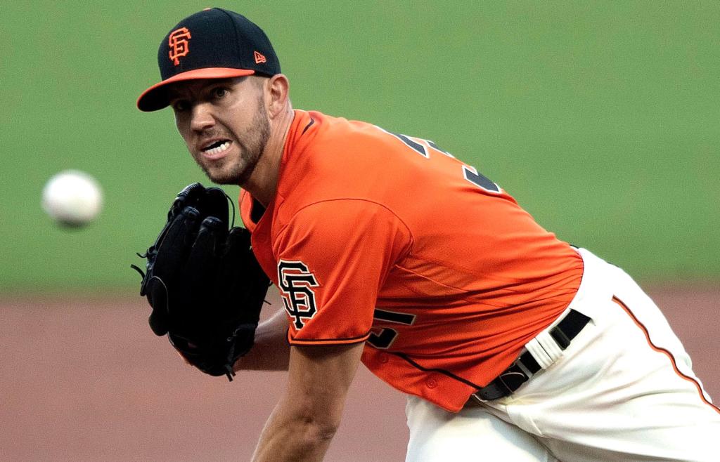 Mariners Outfielder Makes Spectacular Catch Against Giants Mariners Outfielder Makes Spectacular Catch Against Giants