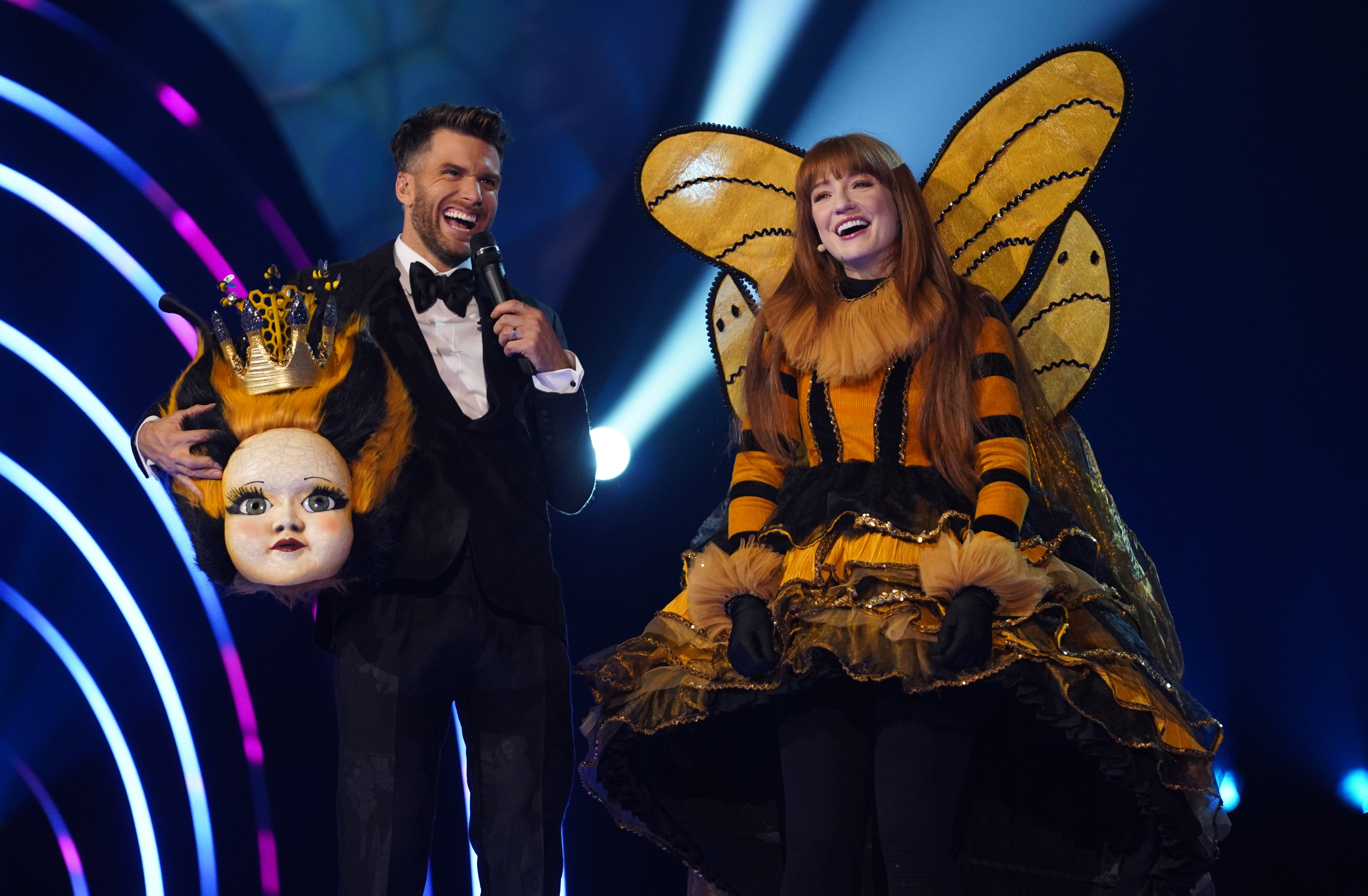 Mask Singer 2025 : Démasquons L'Autruche ! Analyse Et Prédictions Mask Singer 2025 : Démasquons L'Autruche ! Analyse Et Prédictions