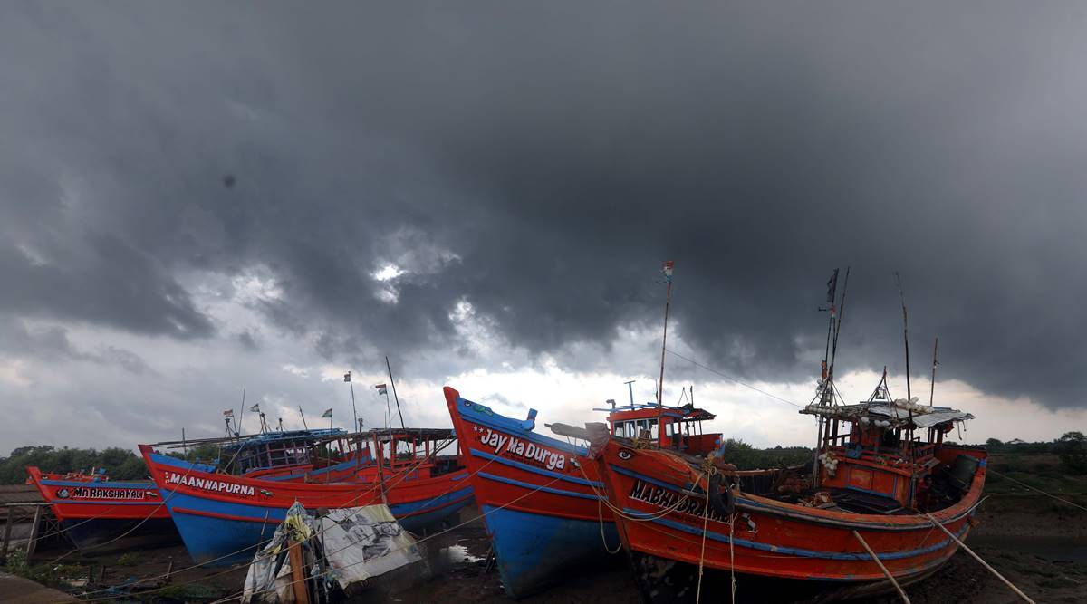MeT Department Issues Thunderstorm Warning For Kolkata, West Bengal MeT Department Issues Thunderstorm Warning For Kolkata, West Bengal