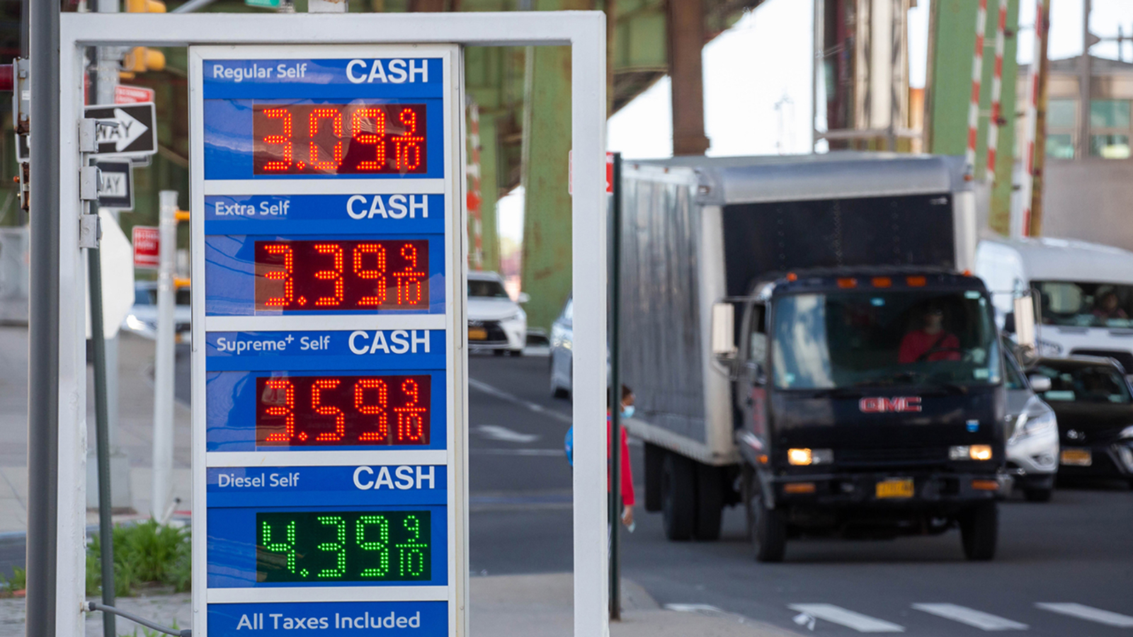 Memorial Day Travel: Gas Prices At Multi-Decade Lows Memorial Day Travel: Gas Prices At Multi-Decade Lows