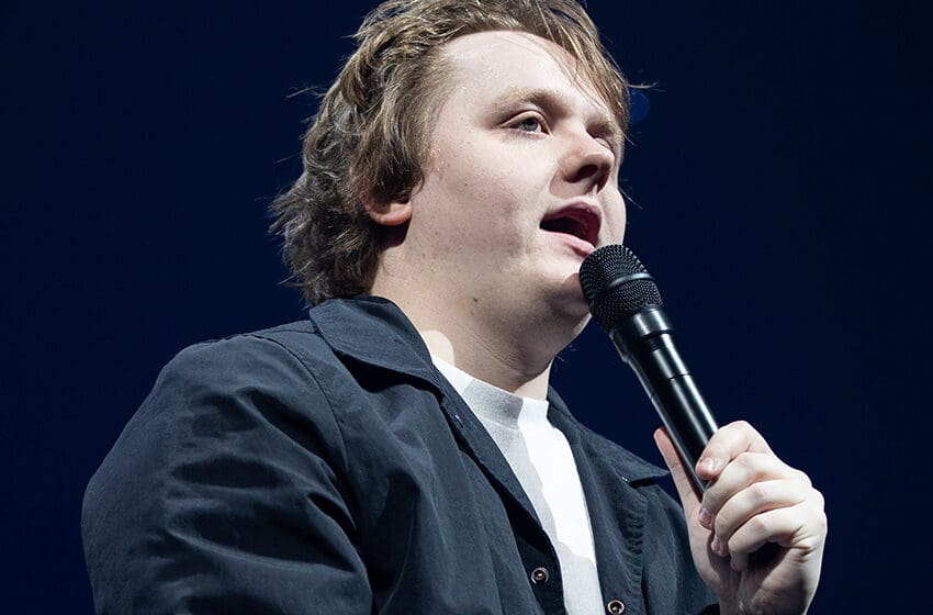 Mental Health Charity Benefits From Lewis Capaldi's Long-Awaited Concert Return Mental Health Charity Benefits From Lewis Capaldi's Long-Awaited Concert Return