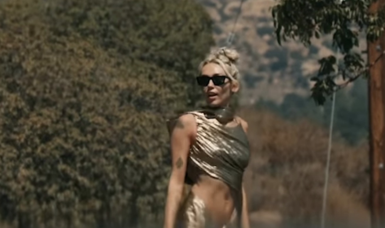 Miley Cyrus' Nieuw Album: Eerste Single Uitgebracht Donderdagnacht Miley Cyrus' Nieuw Album: Eerste Single Uitgebracht Donderdagnacht