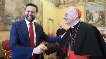Množica Na Trgu Sv. Petra: Papež Frančišek Pred Tradicionalnim Blagoslovom Množica Na Trgu Sv. Petra: Papež Frančišek Pred Tradicionalnim Blagoslovom