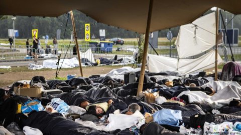 Netherlands Plans Low-Security Detention Centers For Asylum Seekers Netherlands Plans Low-Security Detention Centers For Asylum Seekers