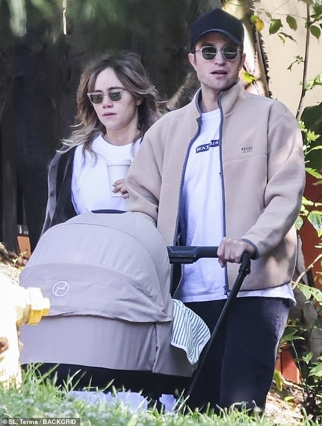 New Role For Robert Pattinson: Practice Session With Suki Waterhouse New Role For Robert Pattinson: Practice Session With Suki Waterhouse