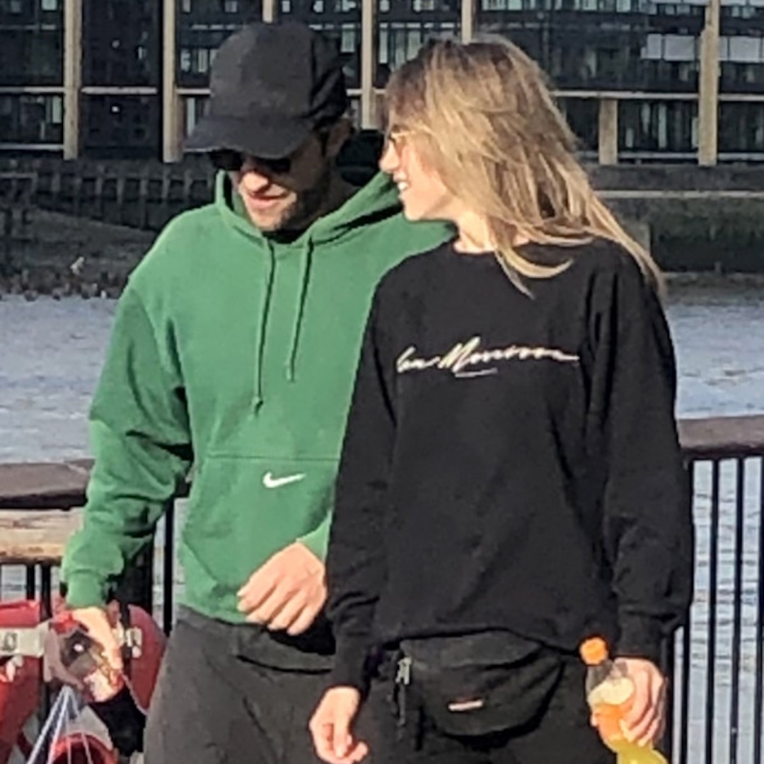 New York Sighting: Robert Pattinson And Suki Waterhouse Hand-in-Hand, Igniting New York Sighting: Robert Pattinson And Suki Waterhouse Hand-in-Hand, Igniting