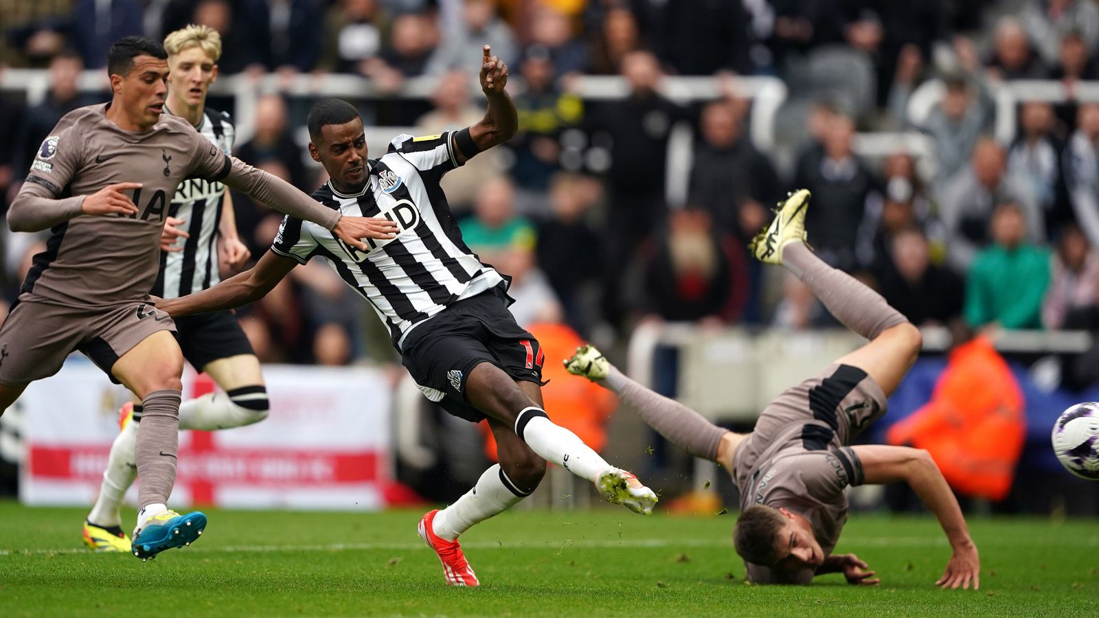 Newcastle Misses Out On Premier League Target: Defender Transfer Collapse Newcastle Misses Out On Premier League Target: Defender Transfer Collapse