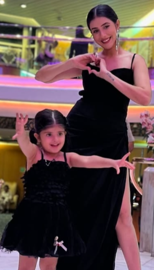 Nora Fatehi's Golden Oscars Appearance: A Stunning Arrival Nora Fatehi's Golden Oscars Appearance: A Stunning Arrival