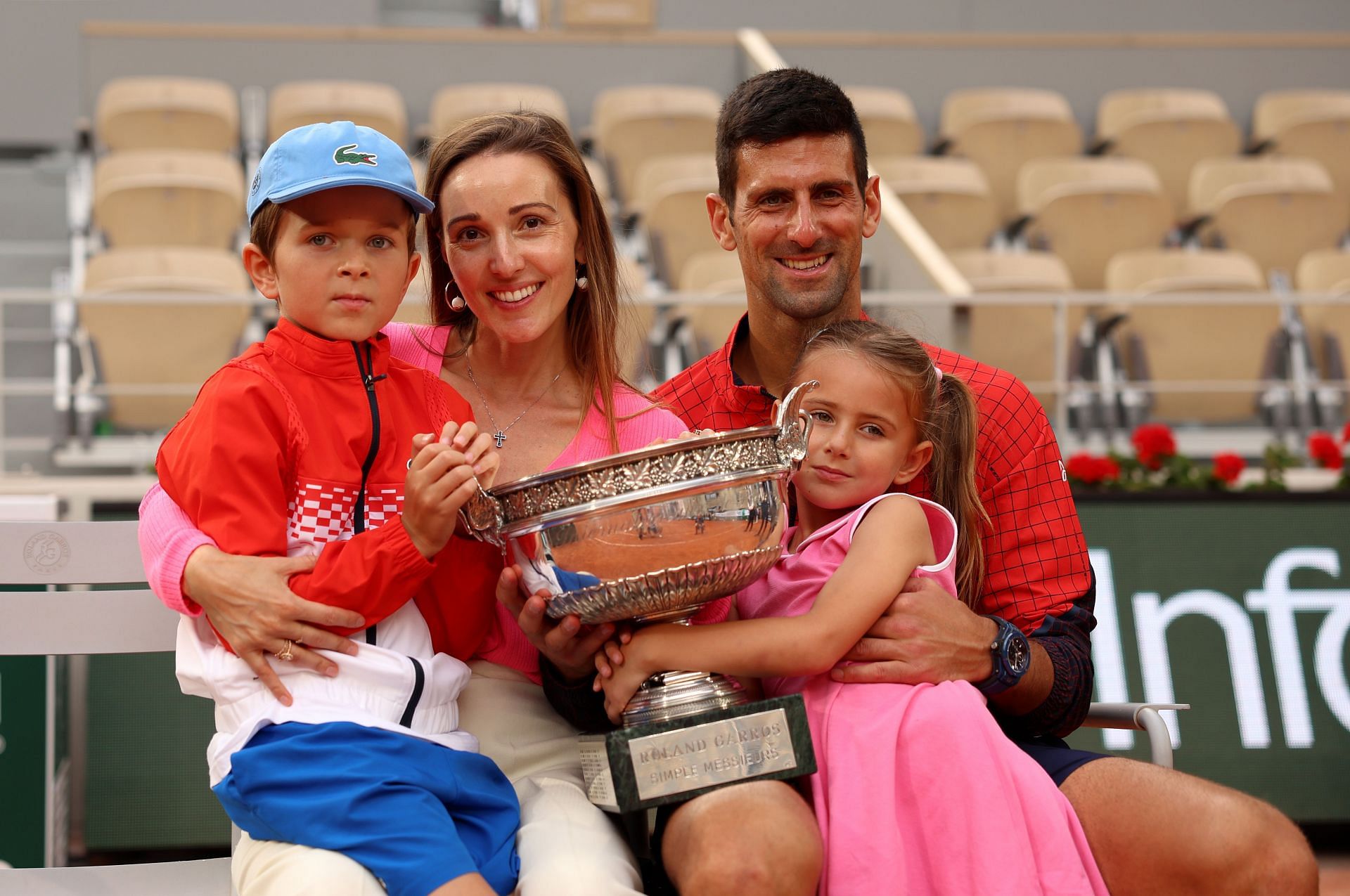 Novak Djokovic'in Çarpıcı Geliri: 186 Milyon Dolar Kazandı Novak Djokovic'in Çarpıcı Geliri: 186 Milyon Dolar Kazandı