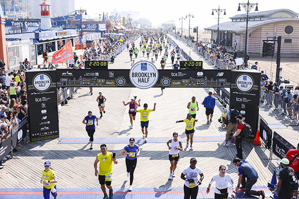 NYC Half: Brooklyn Bridge Run Attracts Huge Crowd NYC Half: Brooklyn Bridge Run Attracts Huge Crowd