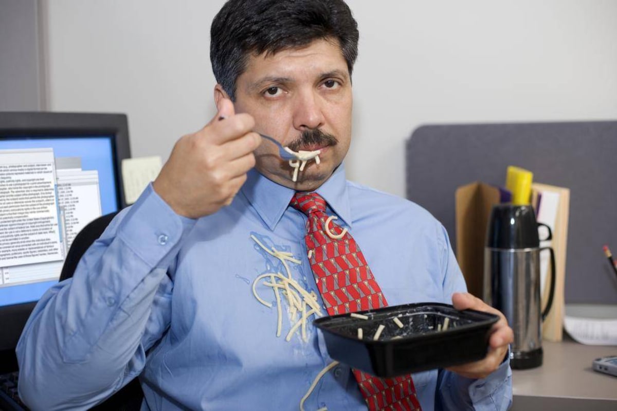 Office Lunch Etiquette: 6 Rules To Follow For A Smooth Experience Office Lunch Etiquette: 6 Rules To Follow For A Smooth Experience