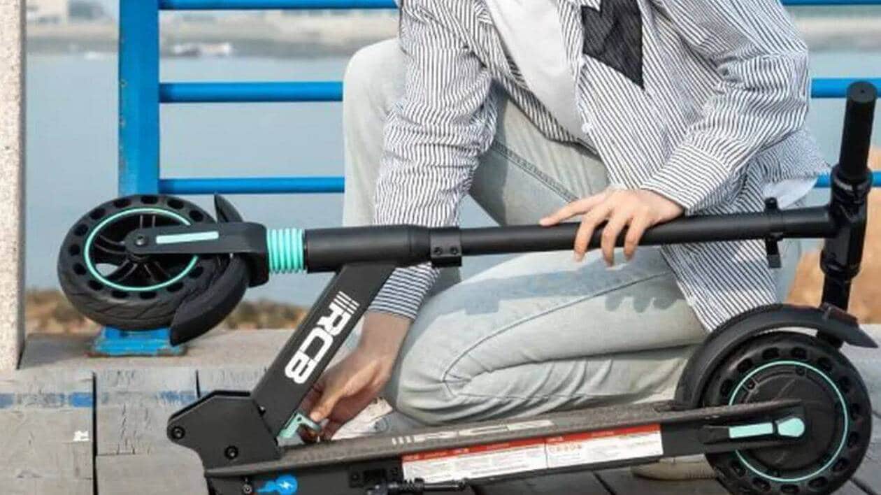 Offre Limitée : Trottinette Électrique À Prix Réduit (moins De 200€) Chez Cdiscount Offre Limitée : Trottinette Électrique À Prix Réduit (moins De 200€) Chez Cdiscount