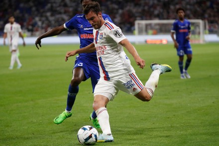 Olympique Lyonnais' Tagliafico Criticizes Man United Players Amidst Ten Hag's Difficulties Olympique Lyonnais' Tagliafico Criticizes Man United Players Amidst Ten Hag's Difficulties