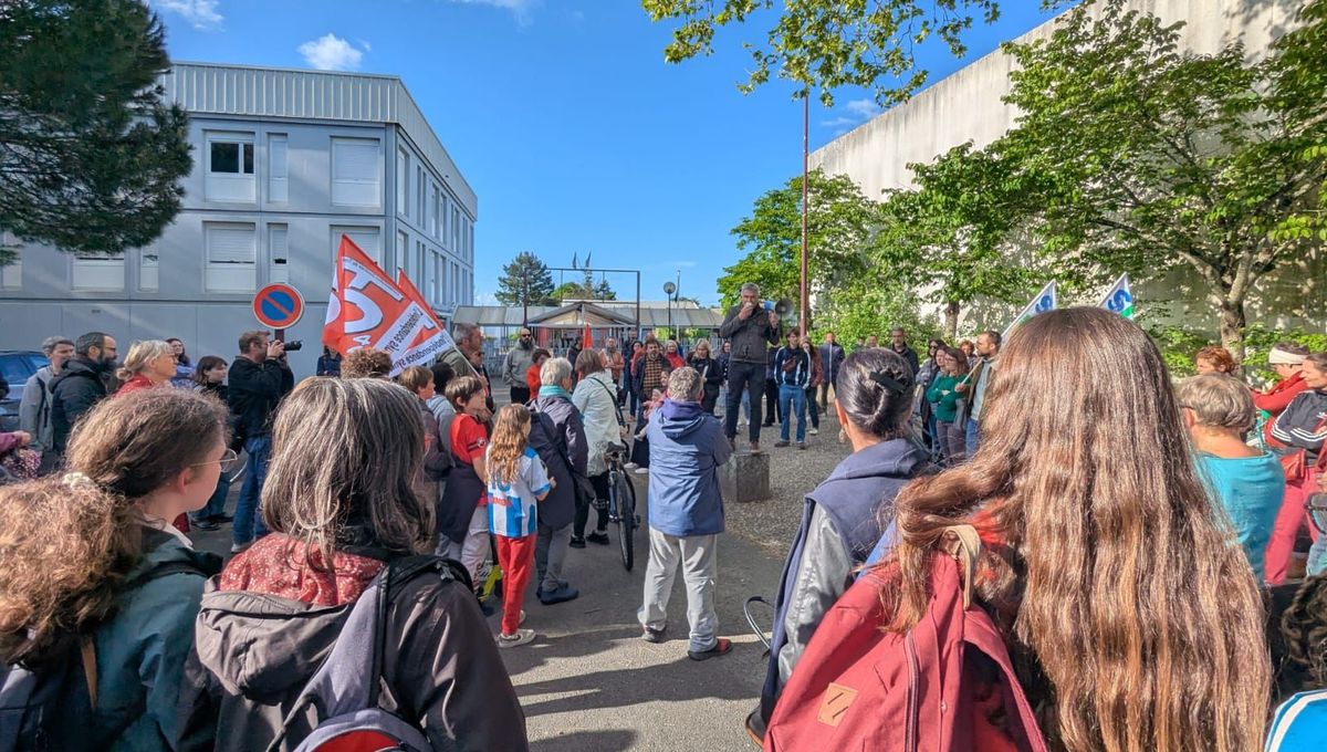 OQTF : Deux Collégiens Et Leur Mère Expulsés, Laissant Leurs Amis Sous Le Choc OQTF : Deux Collégiens Et Leur Mère Expulsés, Laissant Leurs Amis Sous Le Choc