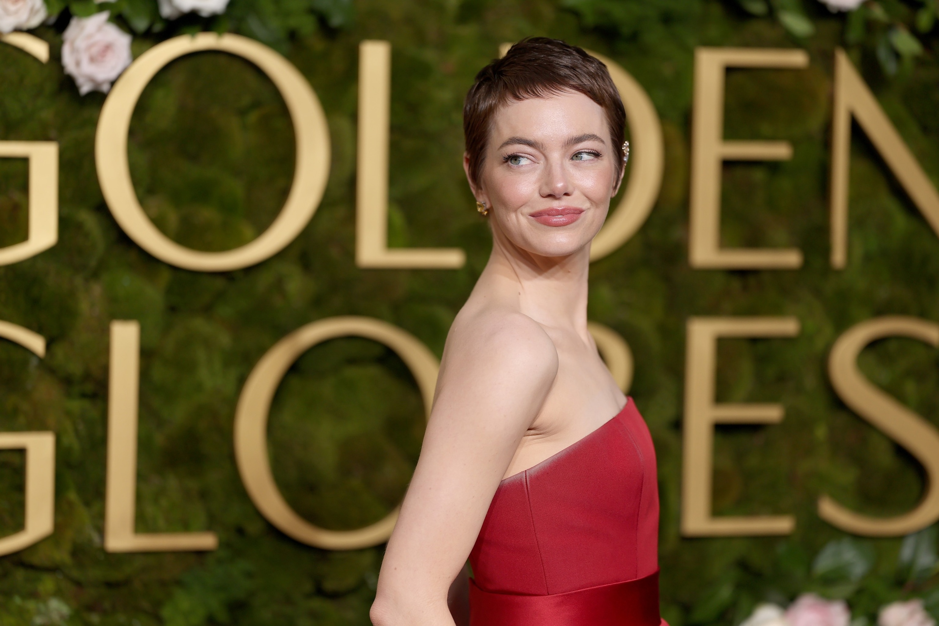 Oscars 2025: Emma Stone's Daring Sequin Louis Vuitton Gown And Retro Pixie Cut Oscars 2025: Emma Stone's Daring Sequin Louis Vuitton Gown And Retro Pixie Cut