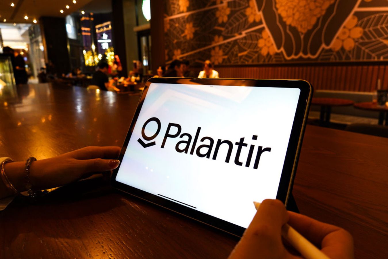 Palantir Stock Investment: Weighing The Risks And Potential 40% Growth In 2025 Palantir Stock Investment: Weighing The Risks And Potential 40% Growth In 2025