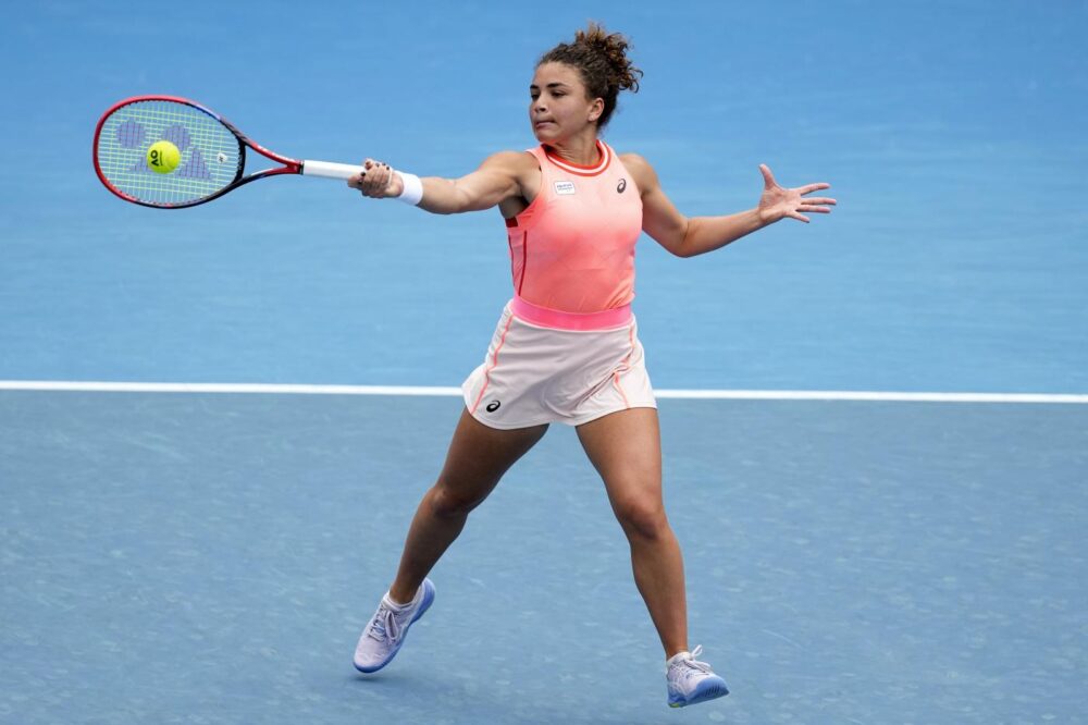 Paolini's Dubai Loss: Sabalenka's Powerful Performance Paolini's Dubai Loss: Sabalenka's Powerful Performance