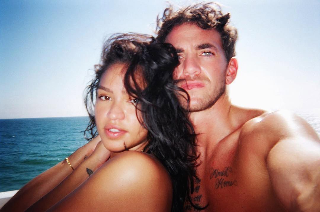Photos: Cassie Ventura's Pregnant Red Carpet Appearance With Alex Fine At MobLand Premiere Photos: Cassie Ventura's Pregnant Red Carpet Appearance With Alex Fine At MobLand Premiere