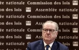 Politique Camerounaise: Macron, Troisième Mandat Et La Bataille Pour 2032 Politique Camerounaise: Macron, Troisième Mandat Et La Bataille Pour 2032