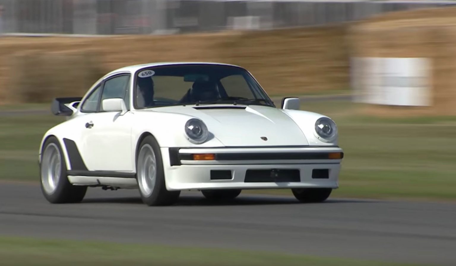 Porsche 911 F1 Motorral: Egyedülálló Közúti Teljesítmény Porsche 911 F1 Motorral: Egyedülálló Közúti Teljesítmény