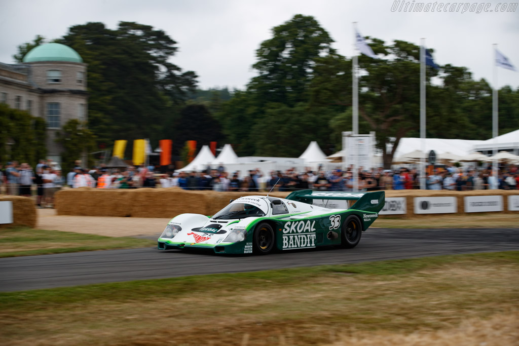 Porsche 956: Tavan Sergilemesinin Teknik Ve Estetik Sebepleri Porsche 956: Tavan Sergilemesinin Teknik Ve Estetik Sebepleri