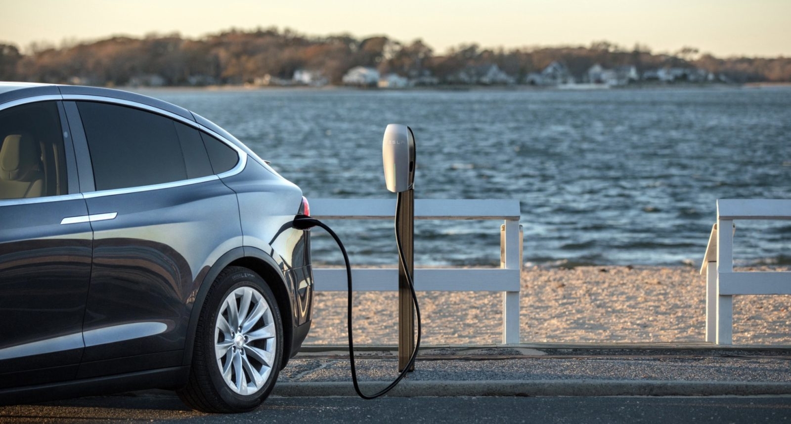 Porsche Atidarė Naują Elektromobilių Įkrovimo Stotį Europoje Porsche Atidarė Naują Elektromobilių Įkrovimo Stotį Europoje