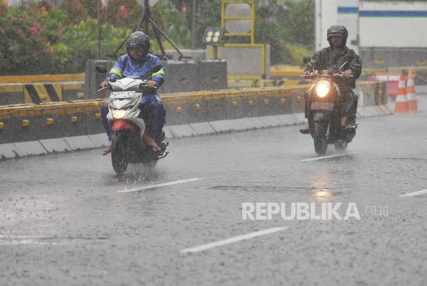 Prakiraan Cuaca Semarang Besok (26 Maret): Hujan Siang Hari Di Jawa Tengah Prakiraan Cuaca Semarang Besok (26 Maret): Hujan Siang Hari Di Jawa Tengah