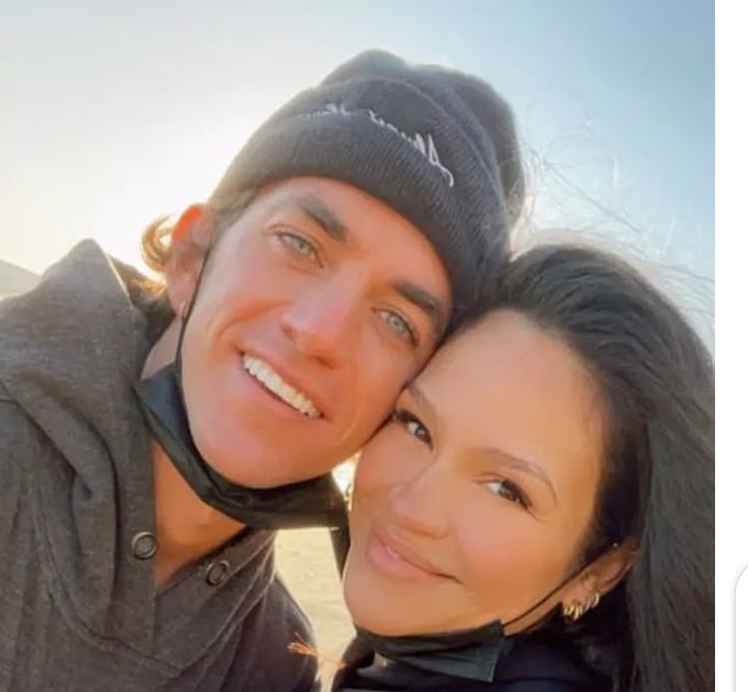Pregnant Cassie And Husband Alex Fine Shine At MobLand Premiere: Photos Pregnant Cassie And Husband Alex Fine Shine At MobLand Premiere: Photos